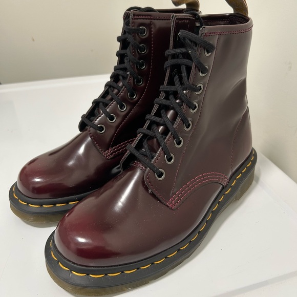 Dr Martens Vegan Lace Up Boots Cherry Brown Size 7 - Picture 2 of 13